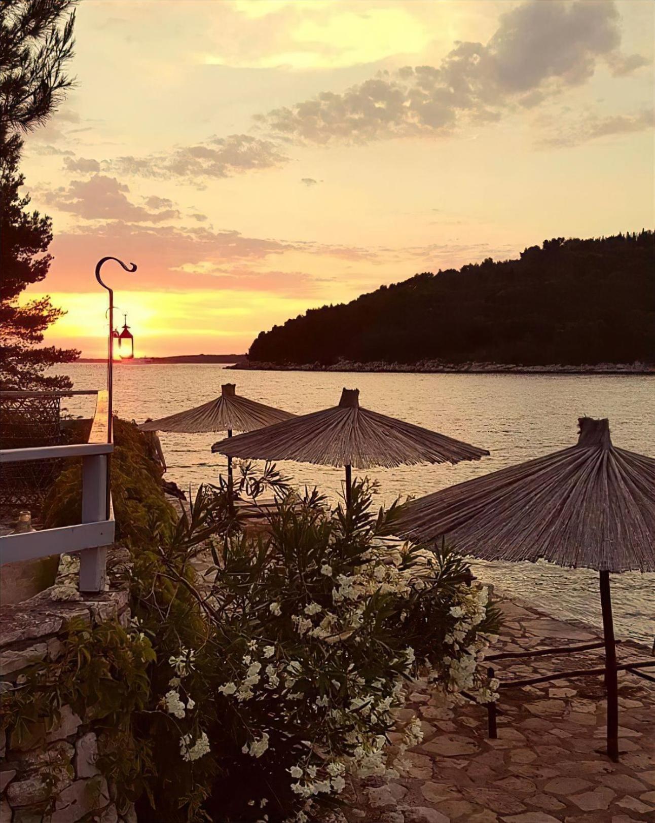 Pebble Bay Paradise House Вела-Лука Экстерьер фото